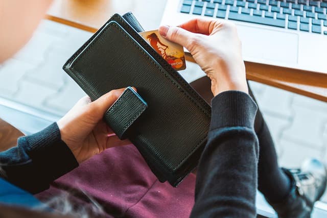 Cómo elegir el mejor método de pago al comprar en línea
